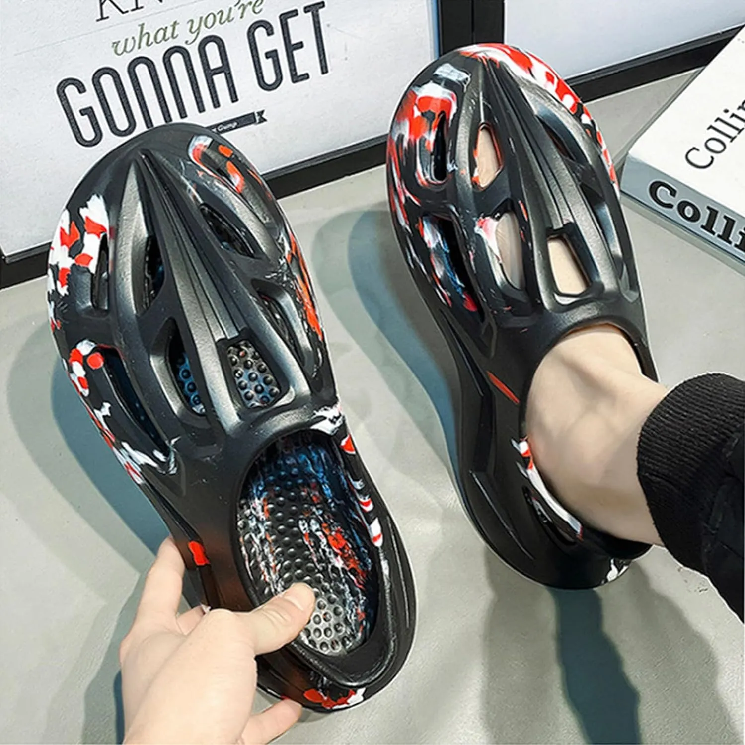 Foam Runners for Men Non-Slip Quick-Drying Outdoor Pillows Shoes Slip-On Soft Beach Sandals Walking Breathable Couple Sneakers Fashion Thick Slippers