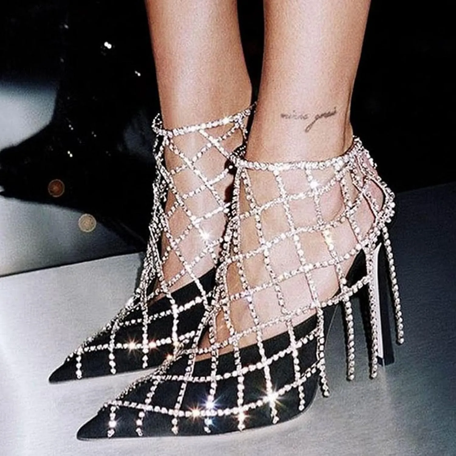 Girls Diamond Chain High Heels Ladies Elegant and Fashionable Slim Heel Pointed Nightclub Banquet Sandals