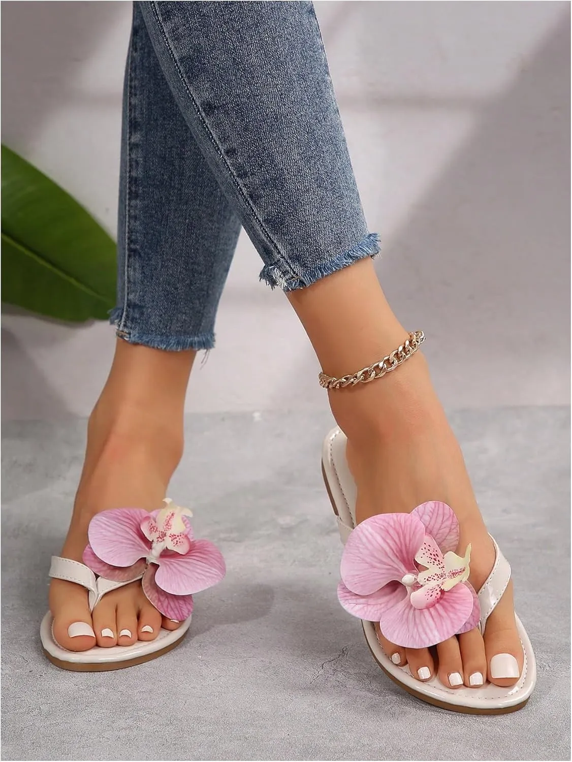 OYOANGLE Women's Floral Flat Flip Flops Pu Leather Slip On Causal Elegant Slide Sandals