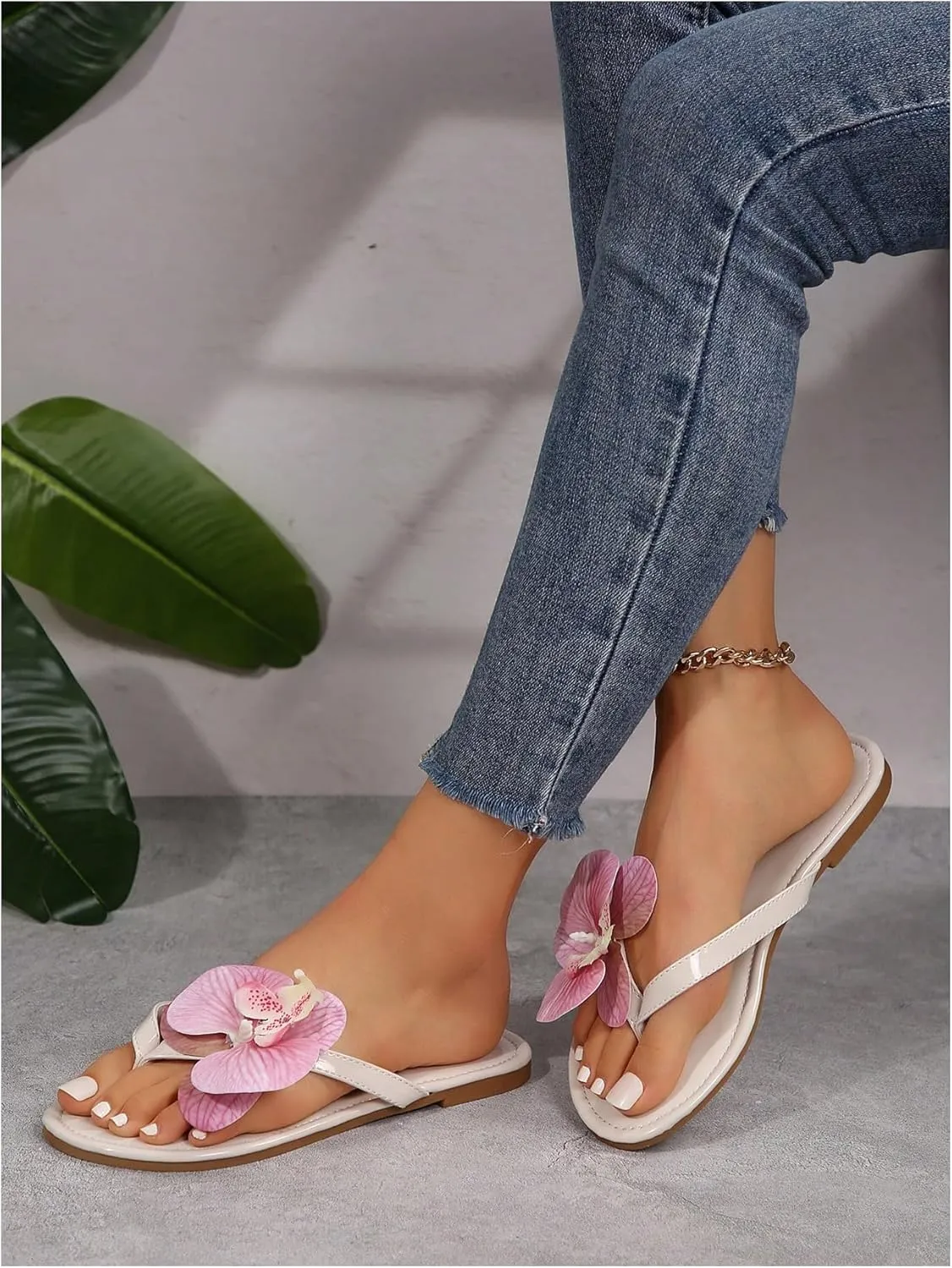 OYOANGLE Women's Floral Flat Flip Flops Pu Leather Slip On Causal Elegant Slide Sandals