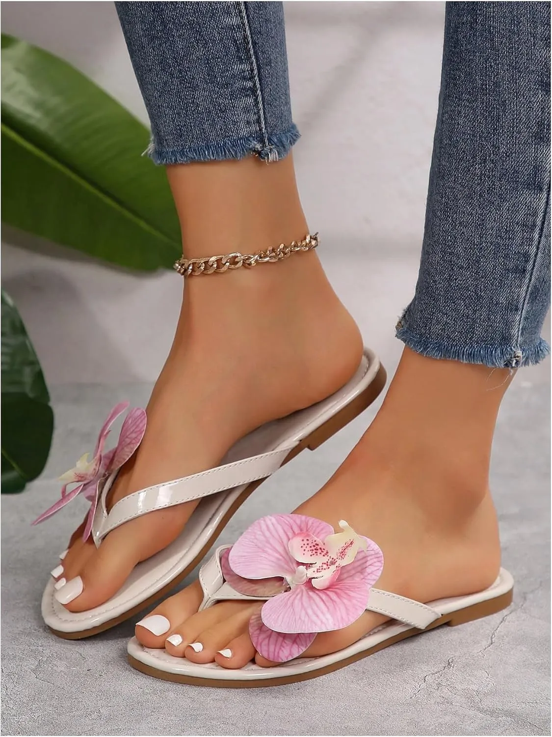 OYOANGLE Women's Floral Flat Flip Flops Pu Leather Slip On Causal Elegant Slide Sandals