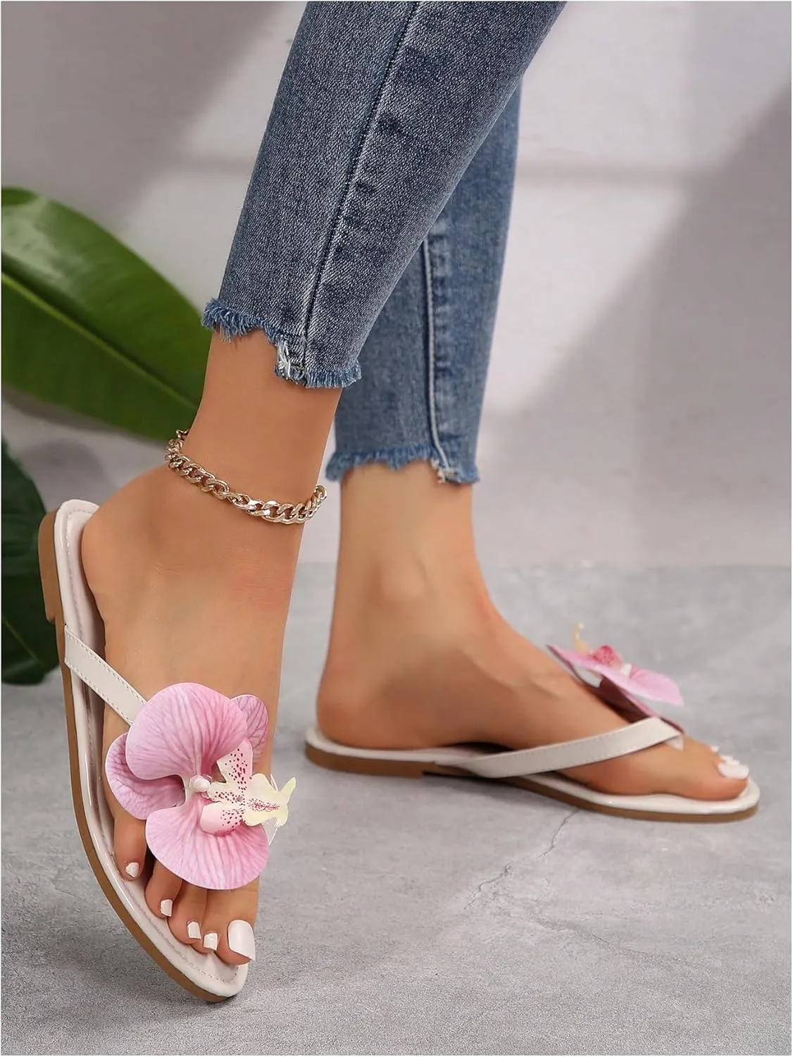 OYOANGLE Women's Floral Flat Flip Flops Pu Leather Slip On Causal Elegant Slide Sandals