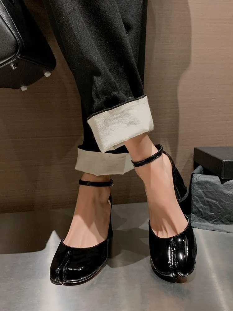 Tabi Shoes Leather Split Toe Mary Janes Sandals Alternative Non Slip Breathable Cute Y2K Kawaii Fashion Trendy Elegant Dressy Pumps Office Business Summer Fall Outdoors Rave Beach