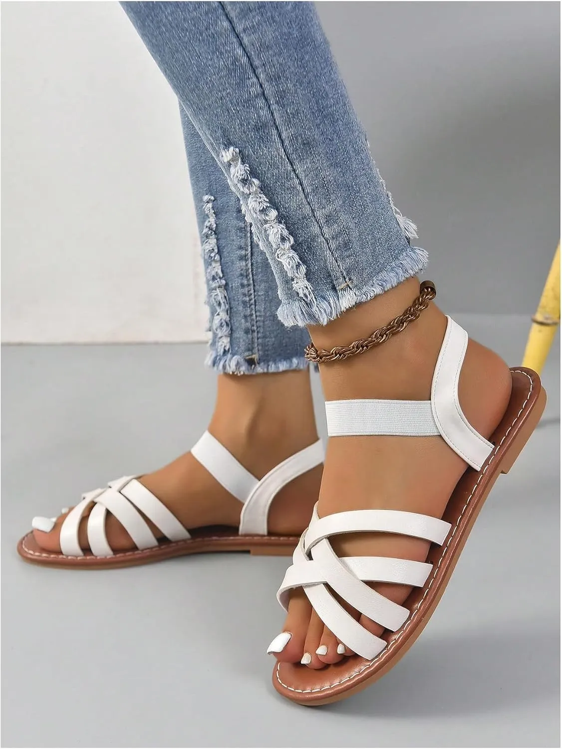 Verdusa Women's PU Leather Crisscross Flats Sandals Open Toe Outdoor Sandal