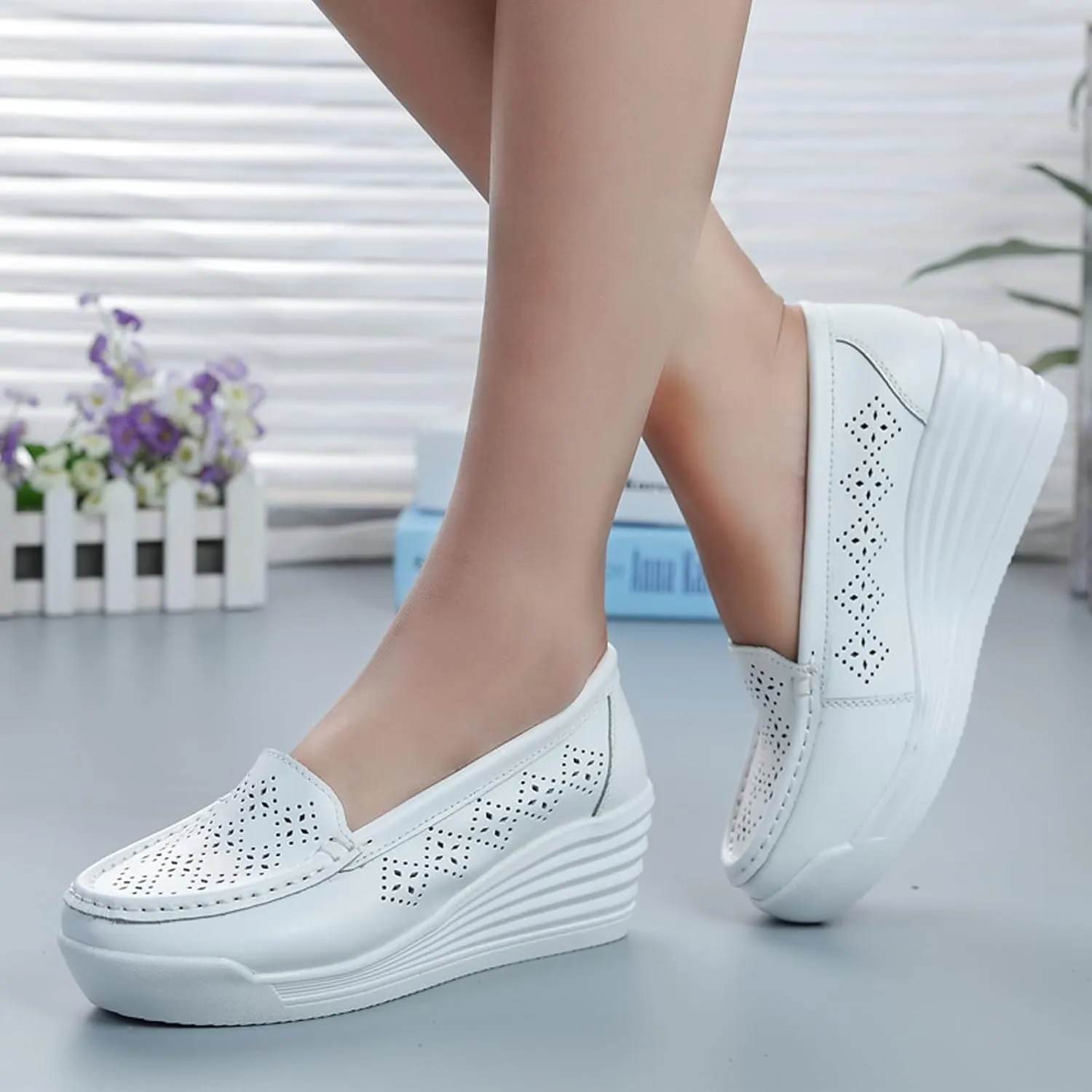 Women's Leather Breathable Wedge Heel Nurse Loafers Comfortable Round Toe Platform Non-Slip Hollow Breathable Slip-On Work Shoes Mother Shoes